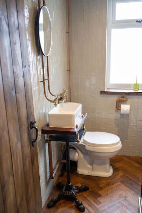 Unique Victorian Stable Conversion Halifax Eksteriør bilde
