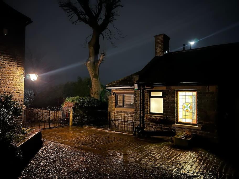 Unique Victorian Stable Conversion Halifax Eksteriør bilde