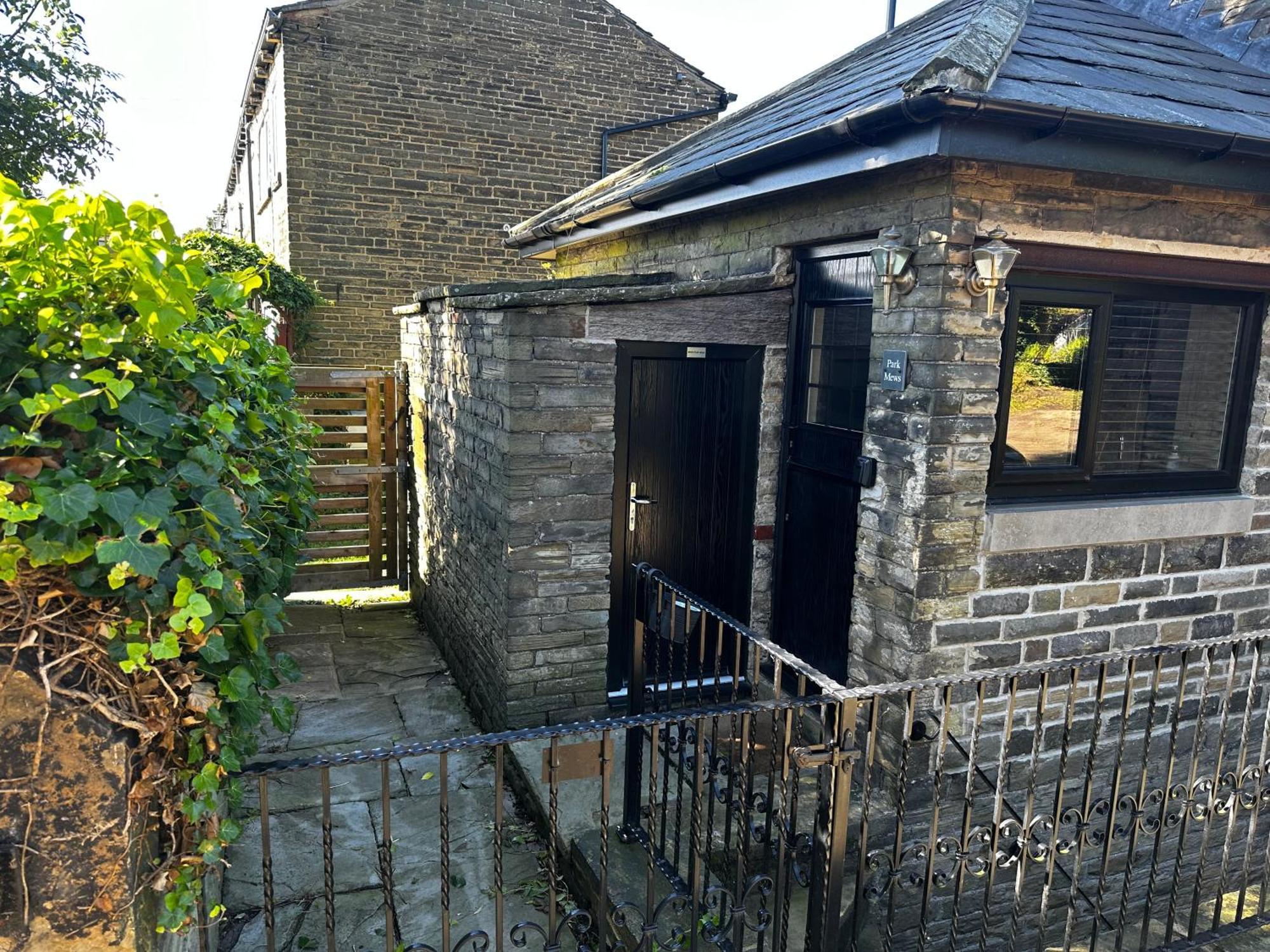 Unique Victorian Stable Conversion Halifax Eksteriør bilde